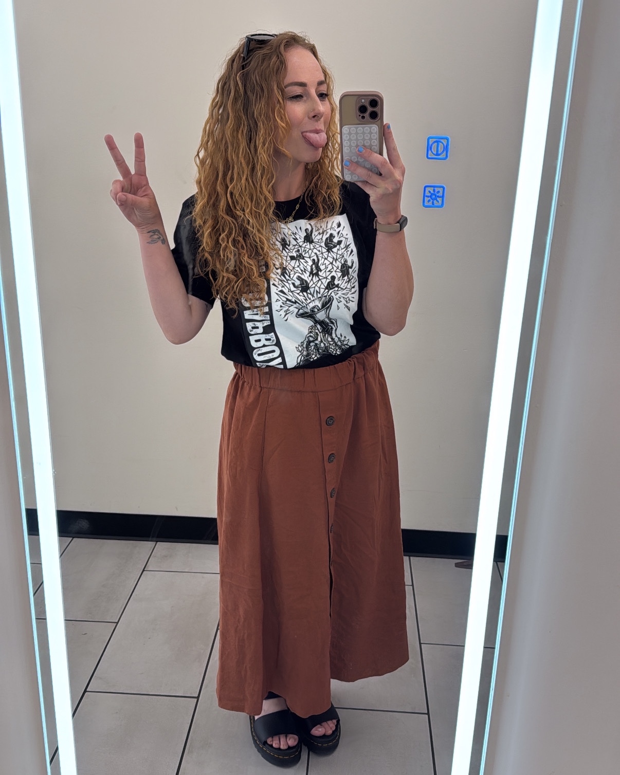 Apparently doc martens have become a lesbian favorite, which I love, however I’ve worn them since 3rd grade cause of sweaty feet so I’m sorry I confused people 😂